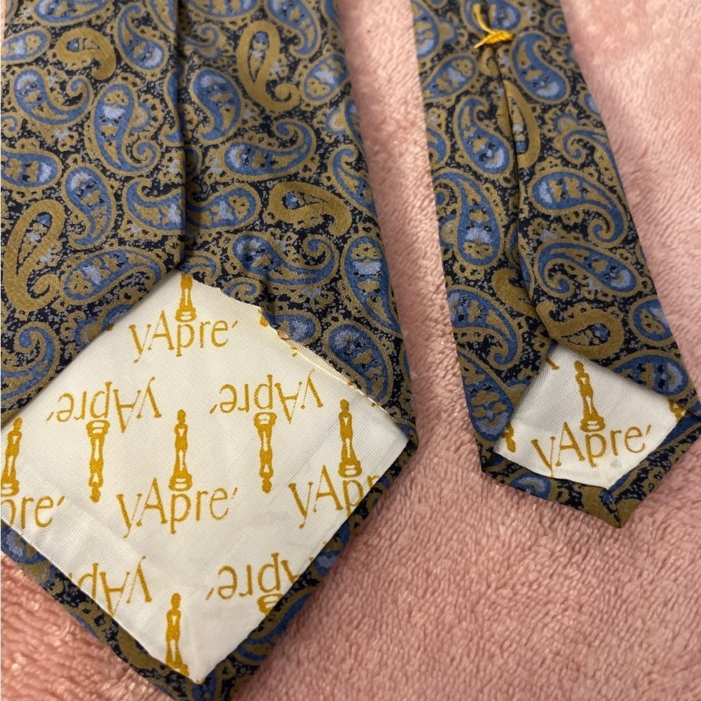 Stylish Paisley Tie in Blue and Gold - Picture 6 of 6
